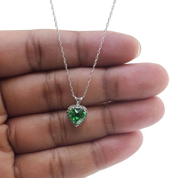 1.35 Ct Emerald & Lab-Created Diamond 925 Sterling Silver Heart Pendant Necklace - Picture 4 of 4